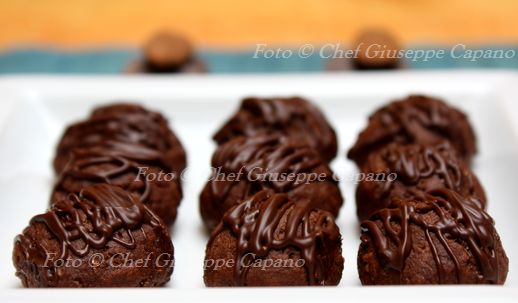 Biscottini al cacao, mandorle e cioccolato