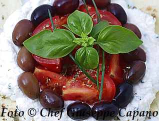 piccolo-antipasto-con-olive-ricotta-e-pomodori-318