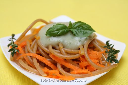 Spaghetti con carote al timo e salsa di cannellini al basilico